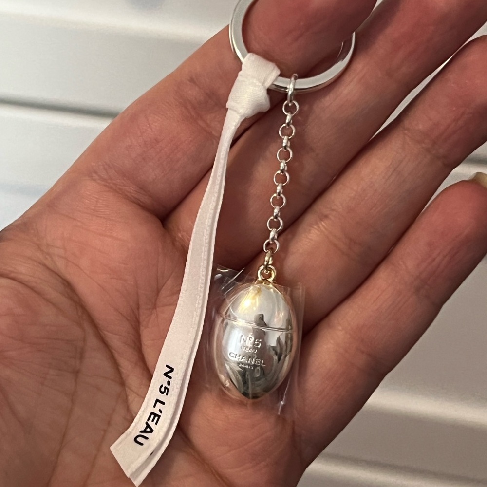 GWP- CHANEL N°5 L'EAU Silver Keychain